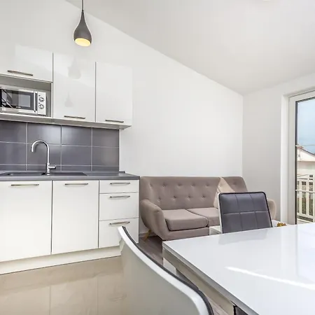 Jela Apartamento *
